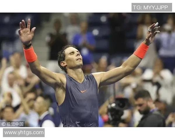 足球明星的多重身份与生活揭秘:场内场外的精彩瞬间与责任担当